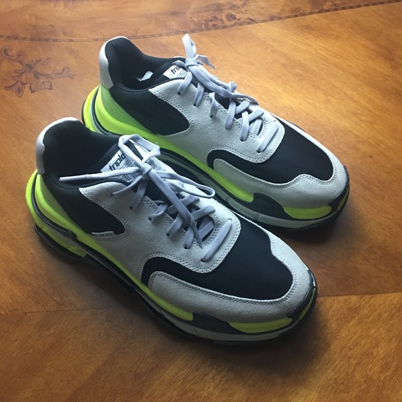Balenciaga Triple S Sneakers - Picture 2 of 4